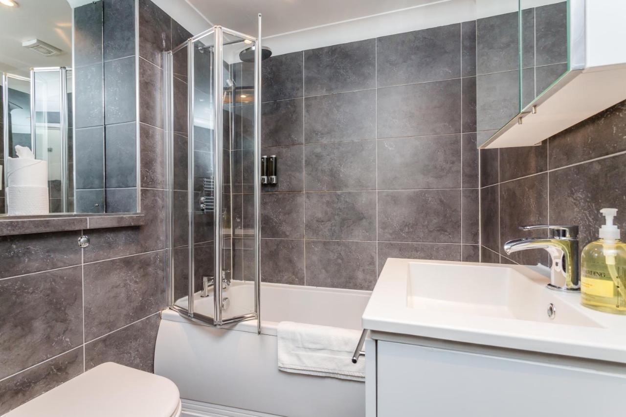 Modern Mews House With Free Parking Space, And Patio By Huluki Sussex Stays Brighton Eksteriør bilde