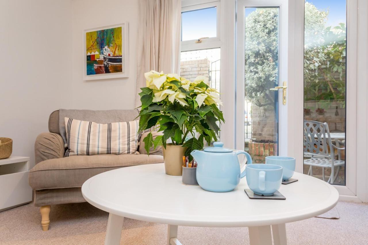 Modern Mews House With Free Parking Space, And Patio By Huluki Sussex Stays Brighton Eksteriør bilde