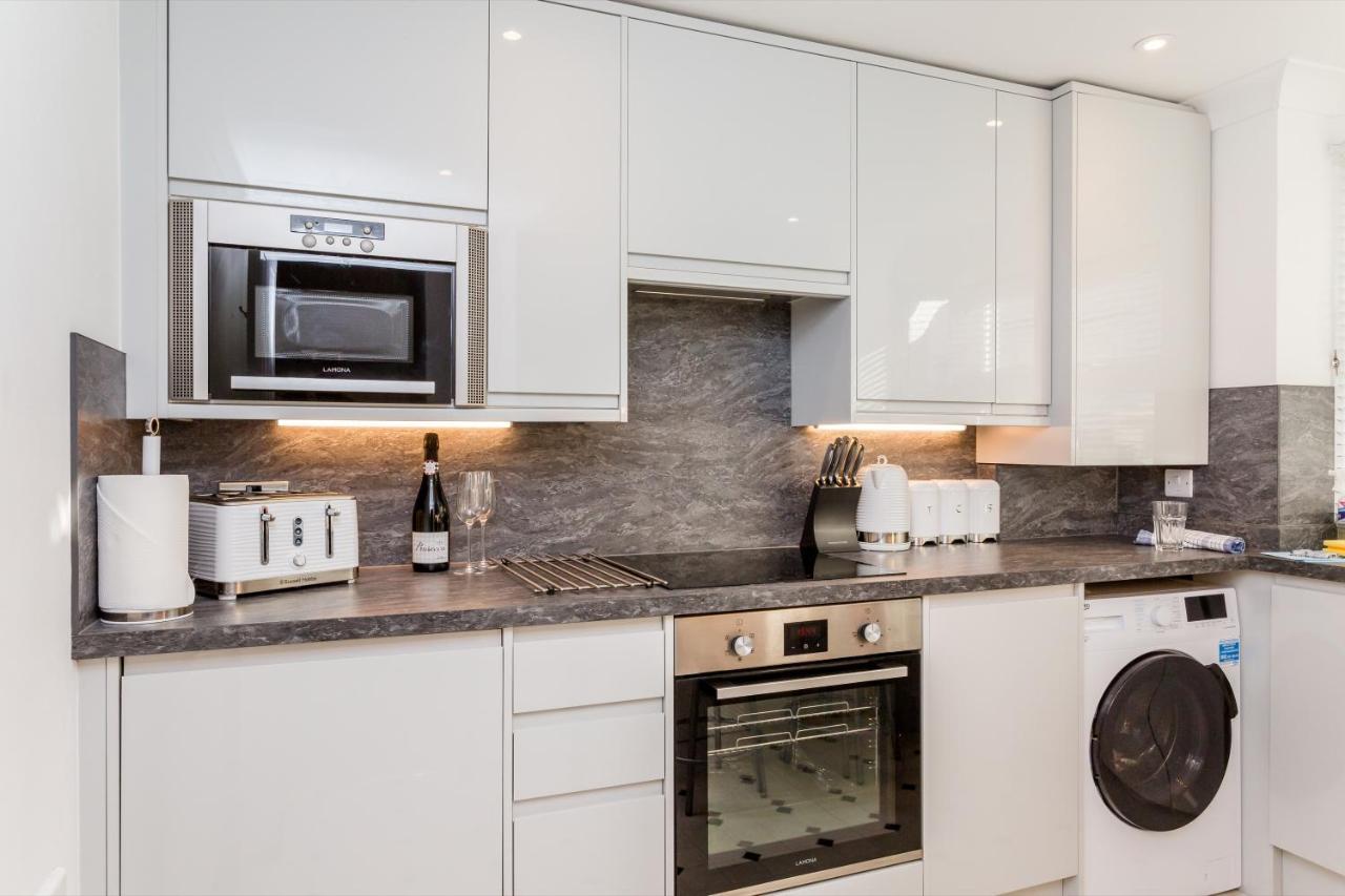 Modern Mews House With Free Parking Space, And Patio By Huluki Sussex Stays Brighton Eksteriør bilde